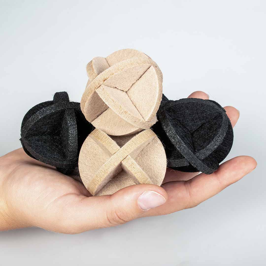 CHARLIE – Balle en feutre pour chat – Couleurs mélangées - Chat - FutéCHARLIE – Balle en feutre pour chat – Couleurs mélangéesChat - Futé