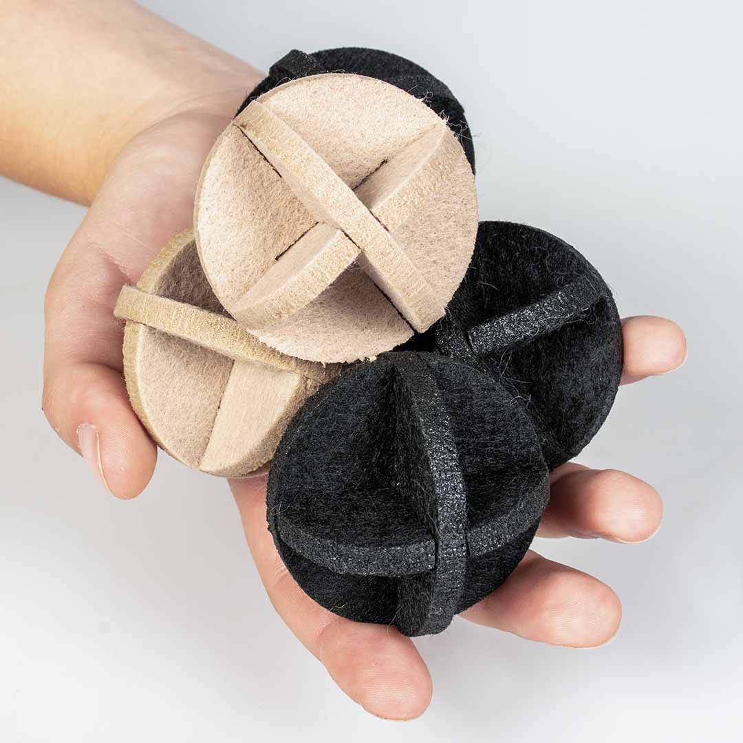 CHARLIE – Balle en feutre pour chat – Couleurs mélangées - Chat - FutéCHARLIE – Balle en feutre pour chat – Couleurs mélangéesChat - Futé